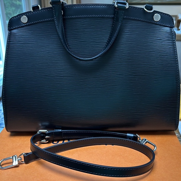 Authentic Louis Vuitton Medium Black Epi Bag is in perfect condition - Picture 8 of 14